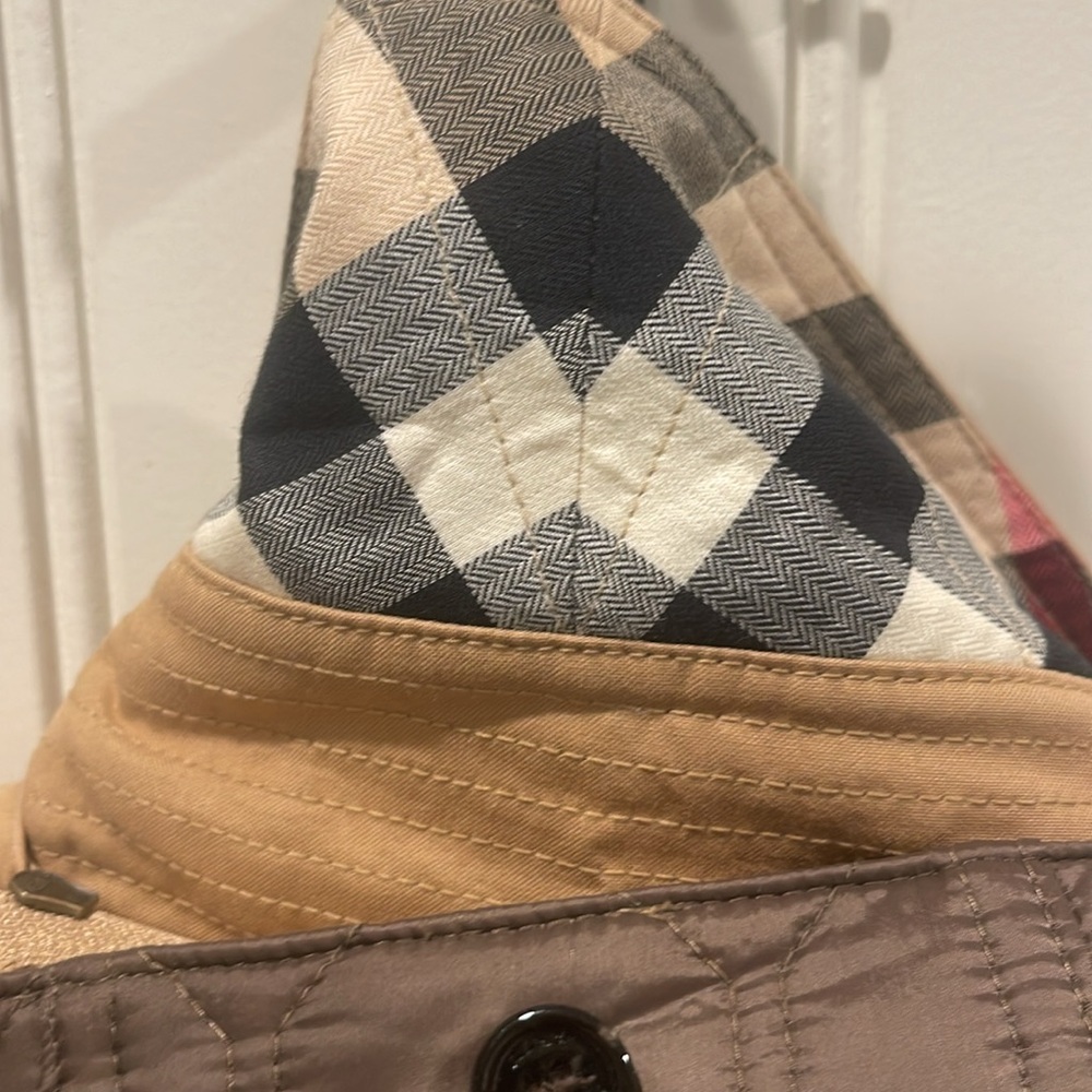 Burberry Tan Trench Coat with Brown Lining - Picture 12 of 14